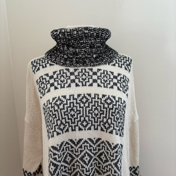 Miss Me Rare Bohemian Southwestern Navajo Fringe Turtleneck Sweater Size M/L - Picture 6 of 12